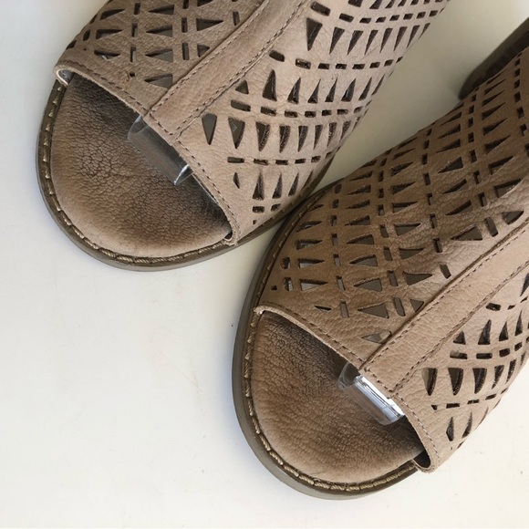 Vince Camuto Triana Block Heel - Picture 5 of 14